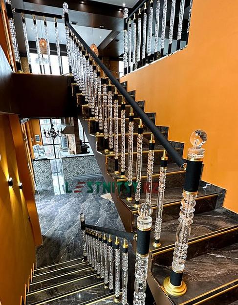 Лестница в восточном стиле под заказ фото 5