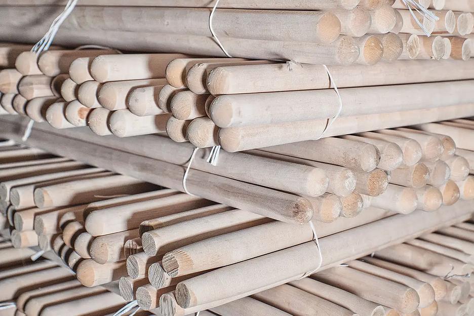 Черенок деревянный для лопат Ф40 мм, в/с, сухой, шлифованный 1200 мм ОПТ фото 1