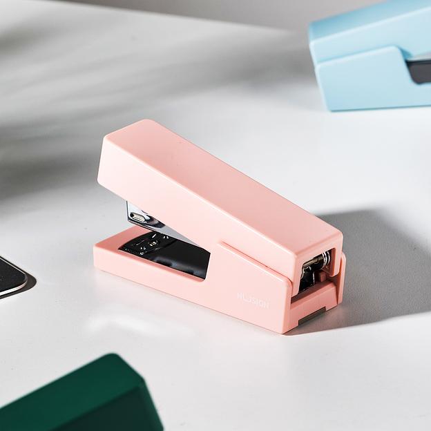 Степлер Deli NS084-RD Nusign 24/6 26/6 (20листов) красный 100скоб коробка фото 5