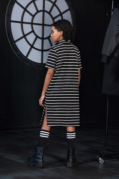 Чёрно-белое трикотажное платье-поло в полоску на девочку ОПТ фото 3