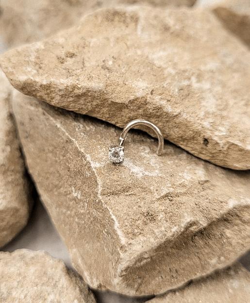 Ювелирный пирсинг в нос серебро нострил с фианитом фото 1