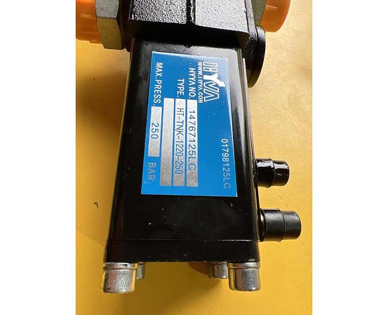 Клапан подъема кузова HOWO T5G, SITRAK C7H 8x4/6x4 34BQK-E20L фото 1