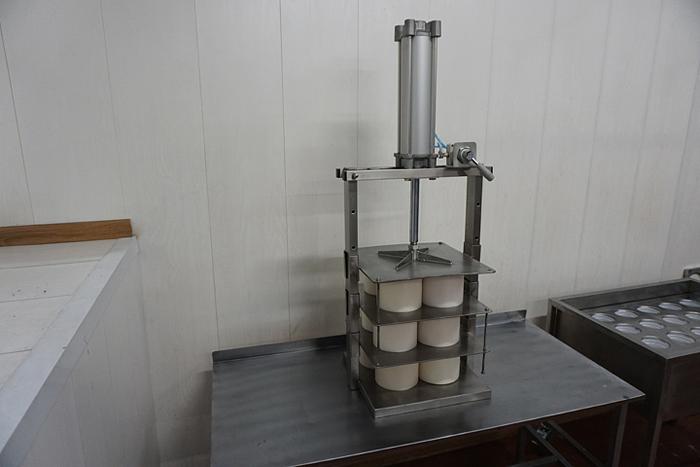 Пресс для сыра ИПКС-058-01(Н) на 8 сырных головок фото 2