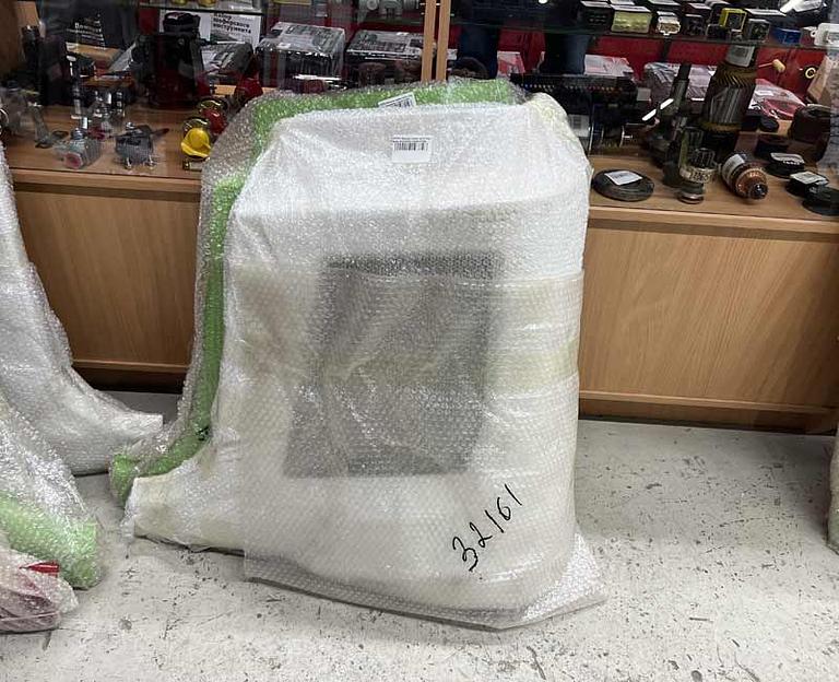 Бампер левая часть под фару SHACMAN X5000/X3000 тягач рестайлинг (белый) DZ97189623062 фото 1