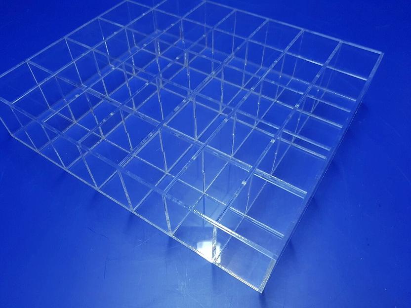 Короб из оргстекла с ячейками 35 ячеек. фото 6