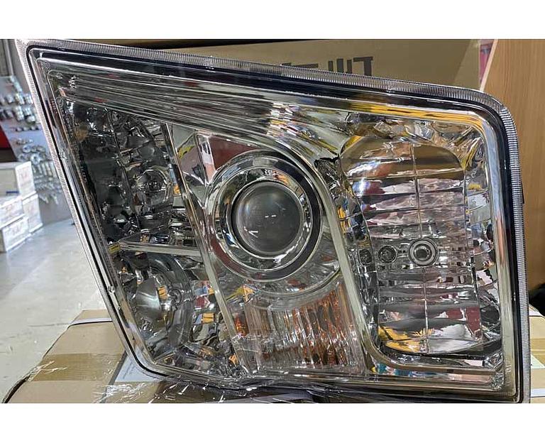 Фара передняя левая X3000 тягач DZ97189723251 фото 1