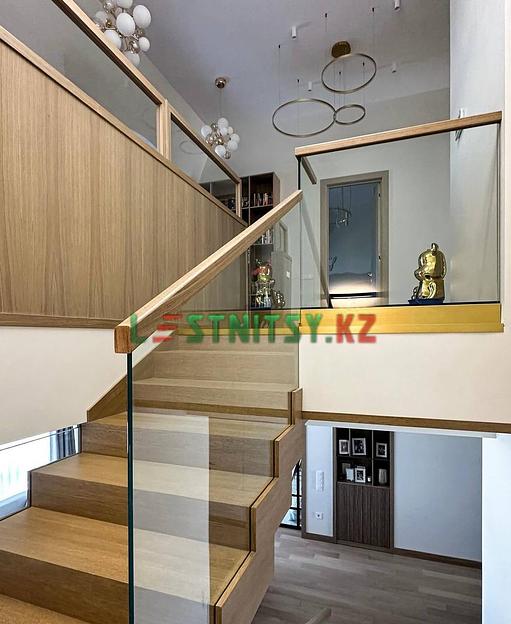 Лестница зеркальная со стеклянным ограждением под заказ фото 6