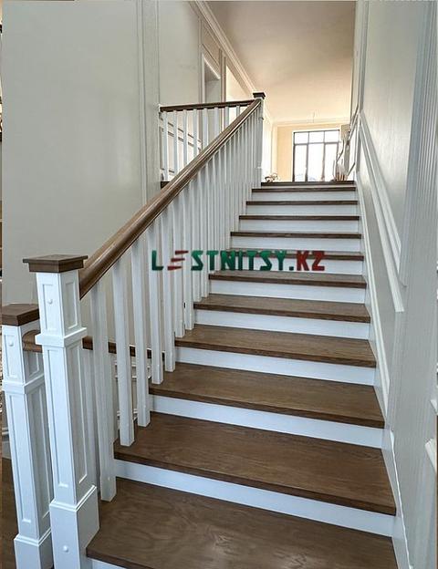 Лестница двухмаршевая с деревянным ограждением под заказ фото 4