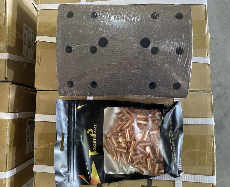 Накладка тормозная задняя верхняя FAW J6 3502406-A6E TiggerPart фото 1