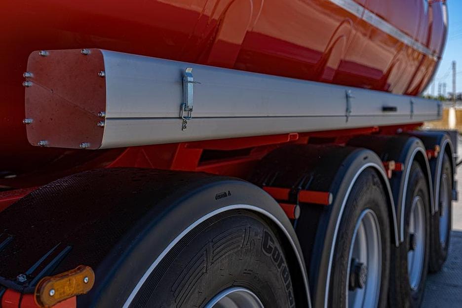 Нефтевоз 32 м³ без термоизоляции 914221-02 фото 3