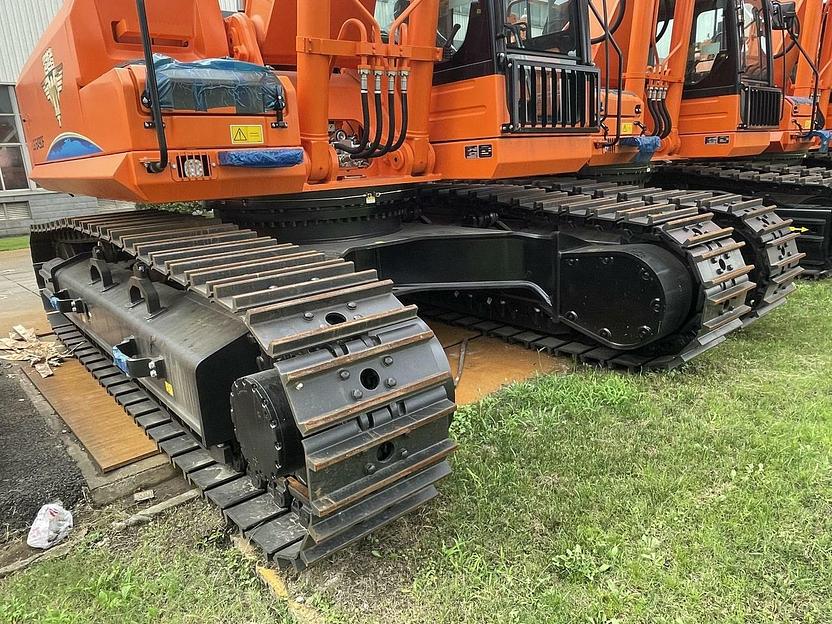 Гусеничный экскаватор Lonking CDM6490 фото 3
