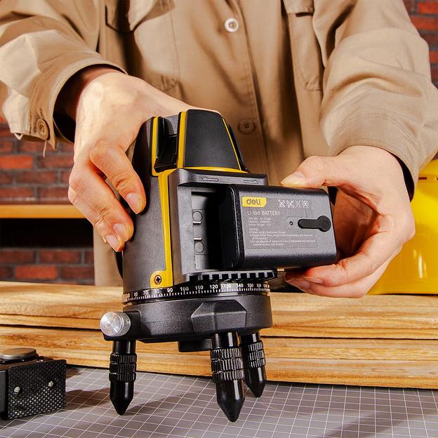 Измерительный и разметочный инструмент Deli Лазерный уровень Deli DL332302 2 луча(зеленый цвет), точность +/-1,5мм/7м, угол самовыравнивания 3°, 1АКБ 2,4 А*ч+ЗУ, время работы до 8 часов, кейс фото 8