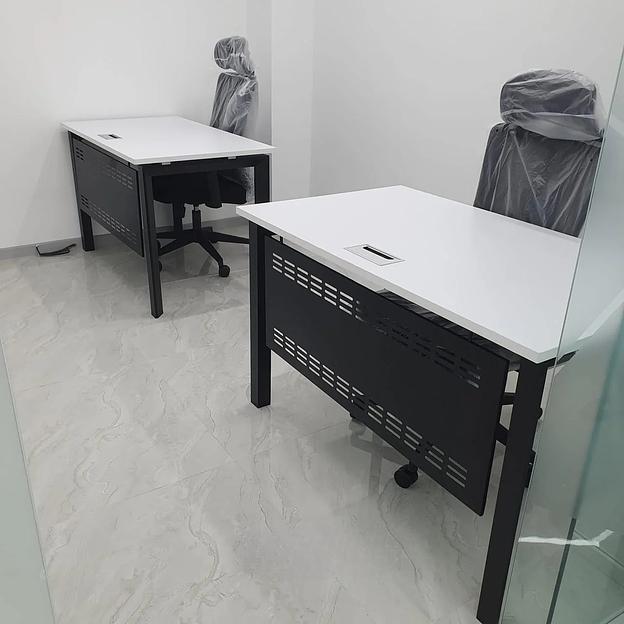 Стол офисный с металлической царгой (чёрный каркас), под заказ фото 3