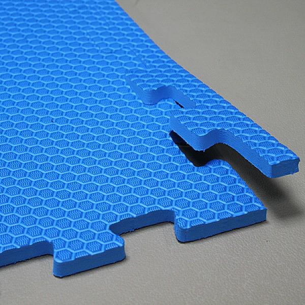 Мягкий пол, коврики-пазлы 100x100 см, толщина 1 см, тиснение СОТЫ, Цвет Синий, Толщина модуля 10 мм. фото 1