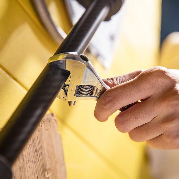 Ключи Deli Разводной ключ Deli DL006A 150мм, диапазон регулировки 0-22мм, инструментальная сталь, хромированная отделка фото 4