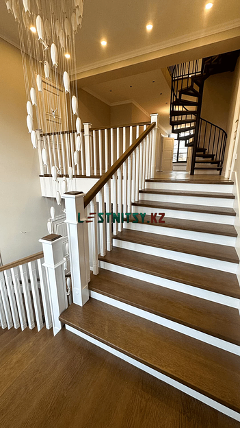 Лестница на металлическом каркасе трехмаршевая под заказ фото 6