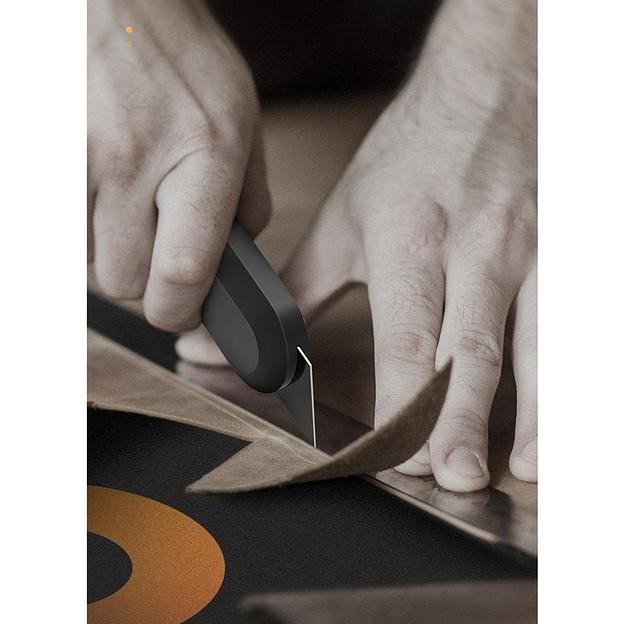 Нож Deli Технический нож "Home Series Black" Deli HT4008 Т-образное лезвие с механизмом автоматического возврата, эксклюзивный дизайн, корпус из высококачественного софттач пластика фото 6