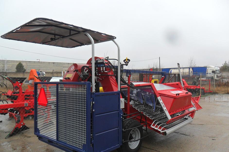 Ягодоуборочный комбайн JAREK 5 JAGODA фото 1