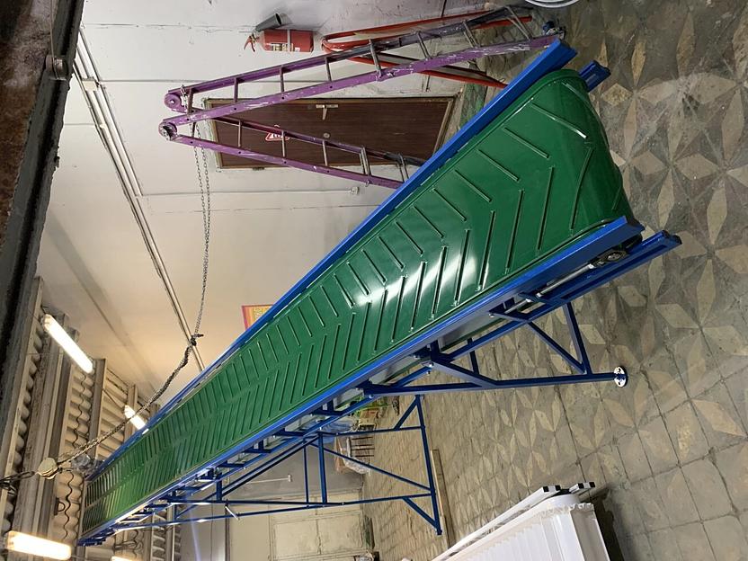 Наклонный конвейер с шевронной лентой для мешков фото 4