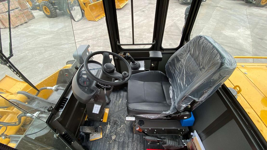 Фронтальный погрузчик LG933L фото 7