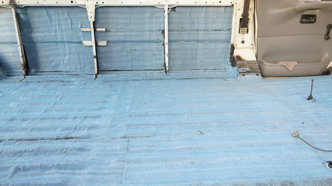 Профессиональный самоклеящийся шумоизоляционный материал Ризолин Шумка-У фото 3