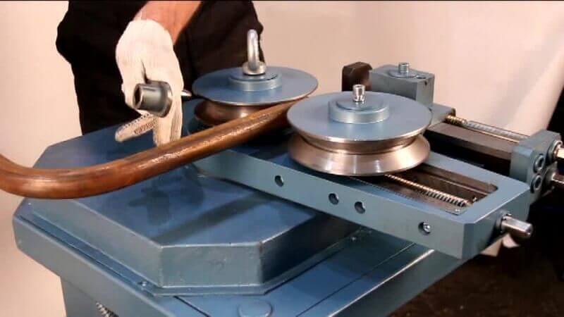 Гибка металлических труб на заказ фото 1