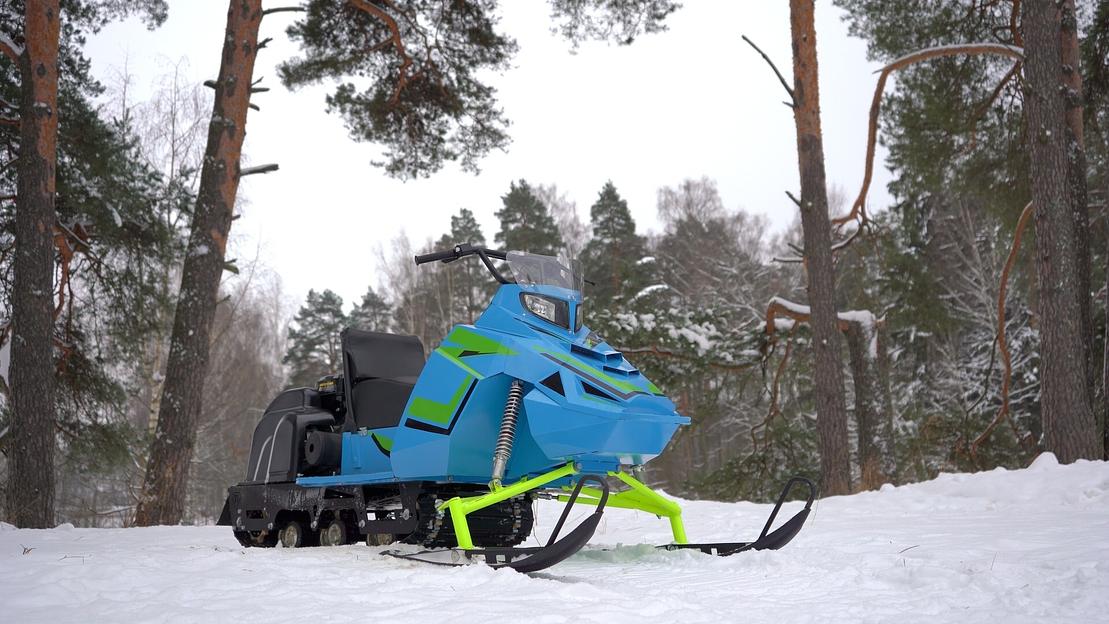 Снегоход Next 380 мощностью: 15 л.с., габариты: 2180*1100*1050 мм., Подвеска: катковая. фото 1