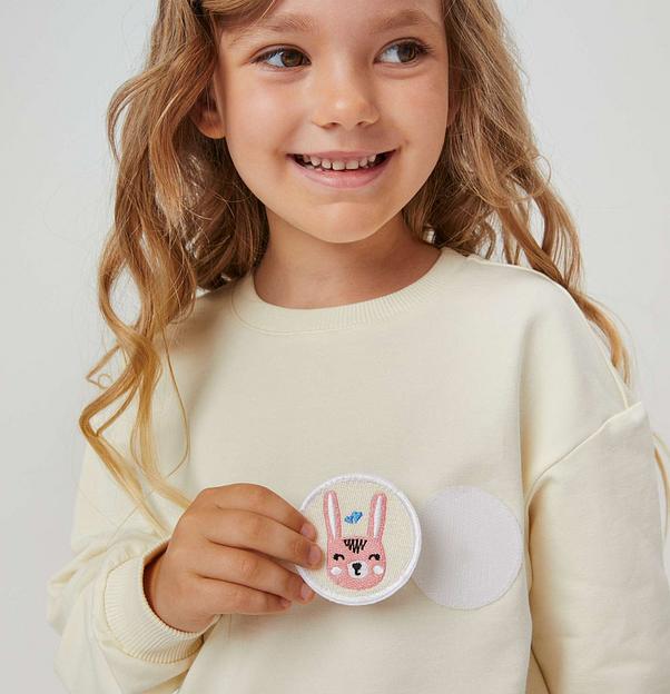 Детский молочный свитшот со сменными нашивками ОПТ фото 3