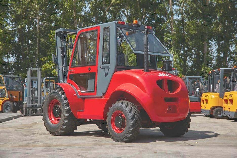 Автопогрузчик CPCD 35 OFF ROAD 2WD без блокировки дифференциала фото 1