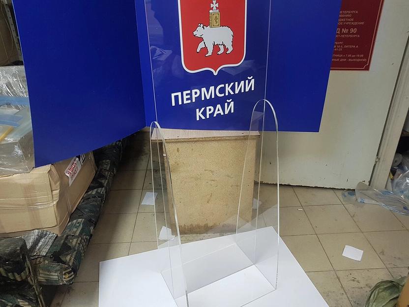 Рекламная стойка из оргстекла напольного расположения. фото 3