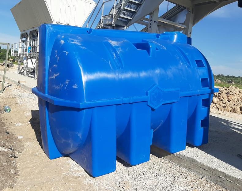 Емкость 10 кубов горизонтальная. Емкость 10000 литров. Пластиковые бочки фото 1