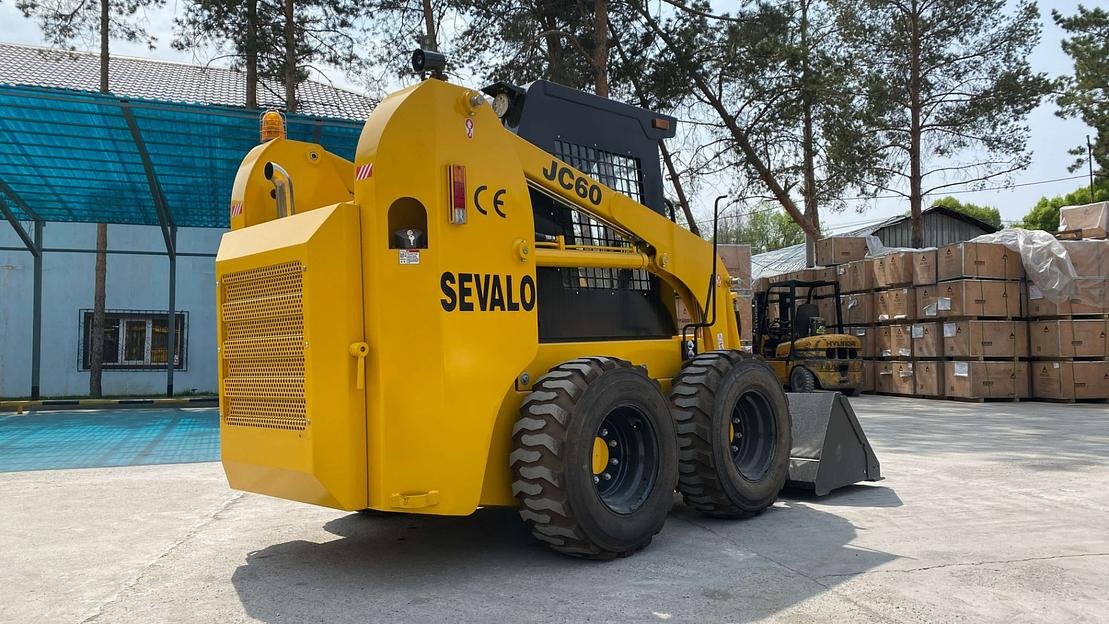 Мини-погрузчик JC60 фото 6