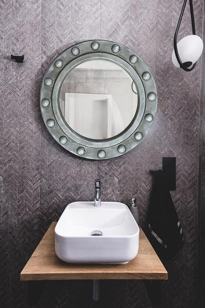 Зеркало в раме яркая сталь фото 1