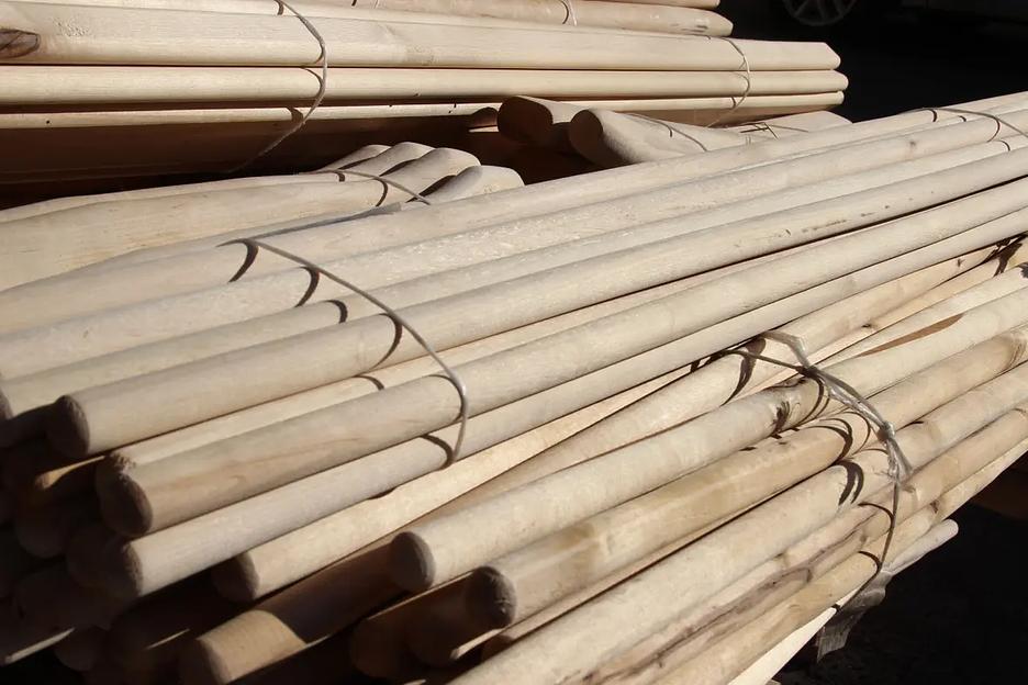 Черенок деревянный для лопат Ф40 мм, 1 сорт, сухой, шлифованный 1200 мм ОПТ фото 1