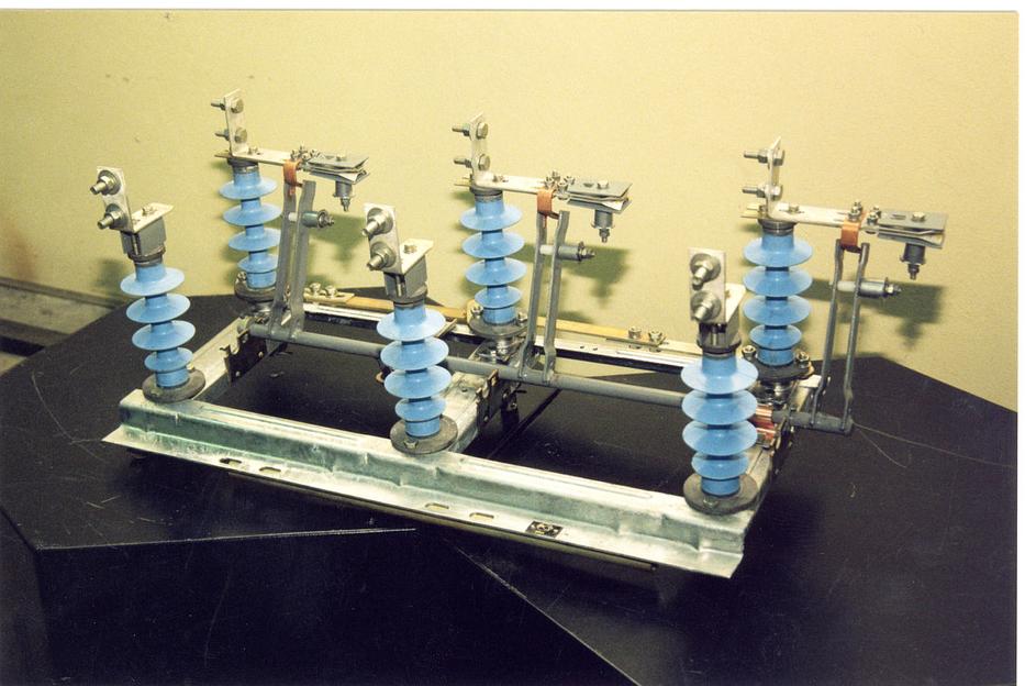 Разъединители линейные горизонтально-поворотного типа РЛНД–I–10/400 УХЛ1 фото 3