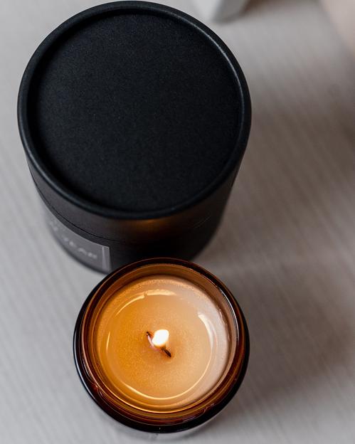 Свеча ароматическая Kira с деревянным фитилём в подарочной упаковке 200 мл фото 4