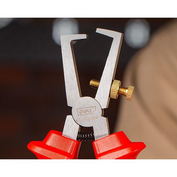 Диэлектрические клещи для снятия изоляции Deli DL515006 160мм, сталь Cr-V, сертификат VDE для работ под напряжением до 1000 В фото 3