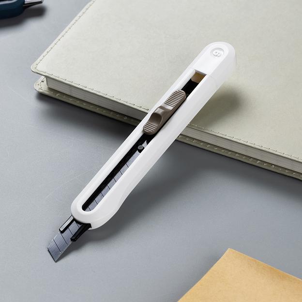 Нож канцелярский Deli ENS063-WT Nusign шир.лез.9мм фиксатор сталь белый фото 5