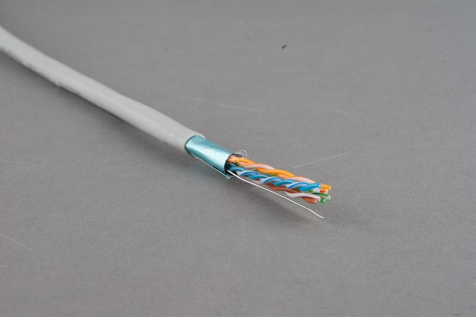 Витая пара FTP F/UTP экран категория 5e 4 пары 24 AWG одножильный PVC (305м) фото 1