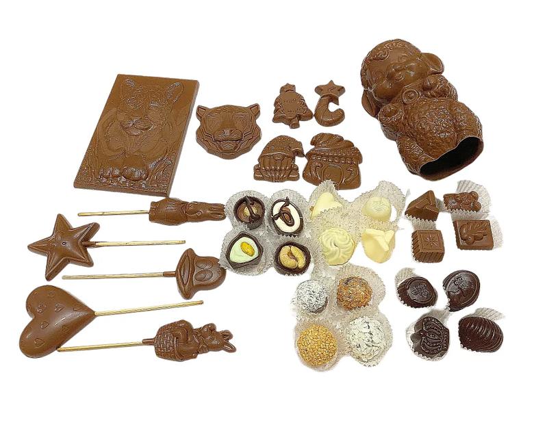 Коробка шоколада ручной работы Fradе́ «Сундук» 1330 г фото 3