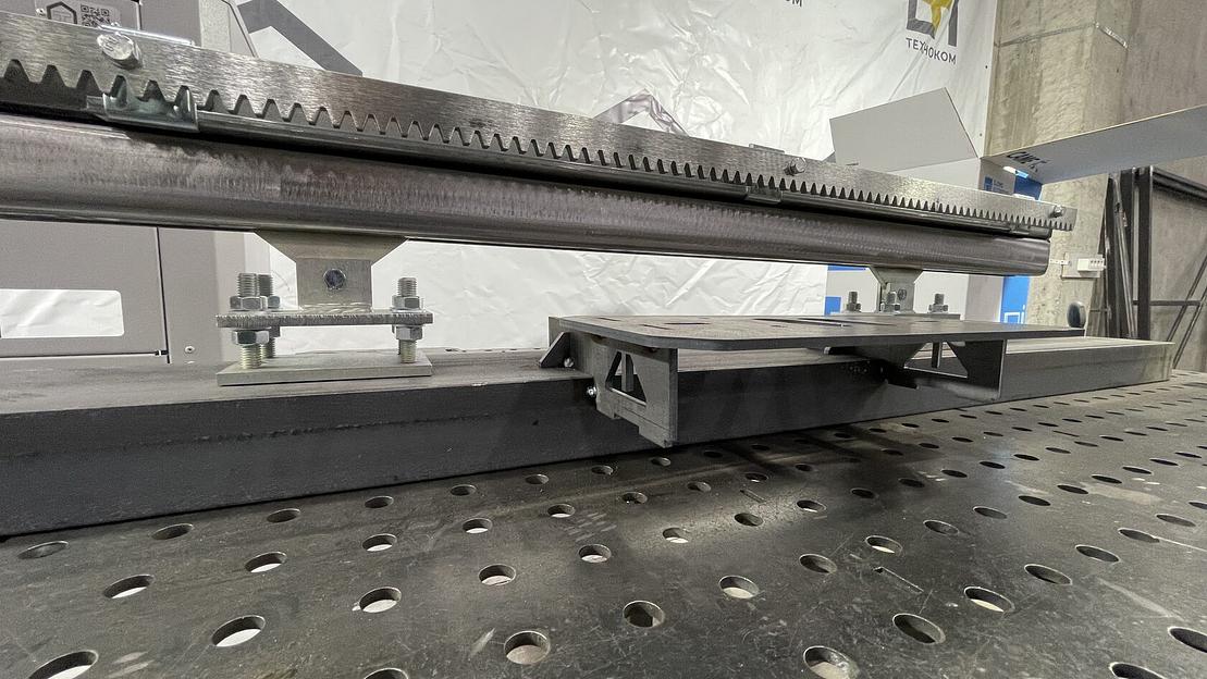 Универсальное монтажное основание для электропривода откатных ворот ОПТ фото 2