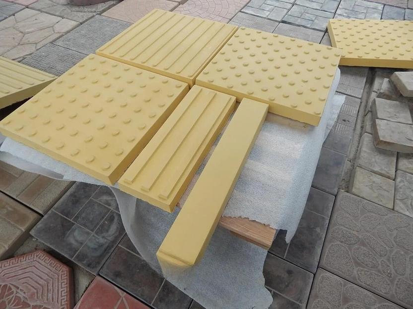 Тактильная плитка для улицы 300х300 направляющая ОПТ фото 2