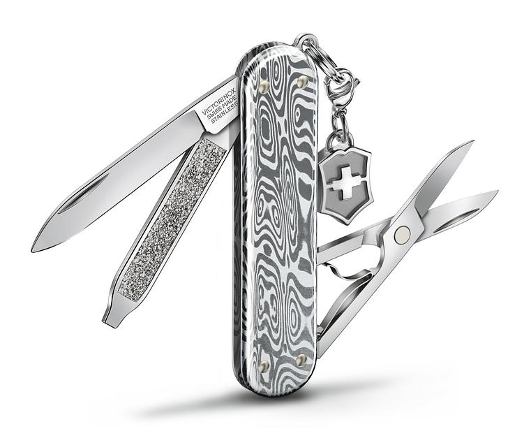 Нож перочинный Victorinox Classic Brilliant Damast (0.6221.34) 58мм 5функц. серебристый подар.коробка фото 4