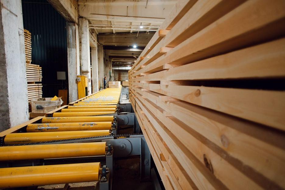 Транспортер для пакетов пиломатериалов с качающимися шинами фото 1