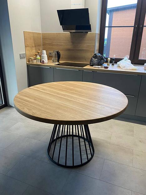 Круглая cтолешница  из цельноламельного дубового щита на металлическом подстолье фото 3