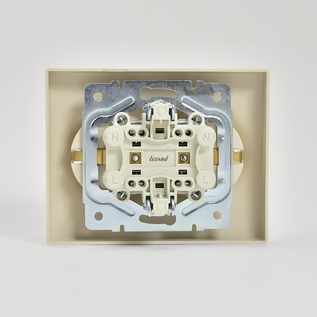 Розетка 2-м СП Karina с заземл. термопласт крем. LEZARD 707-0300-127B фото 4