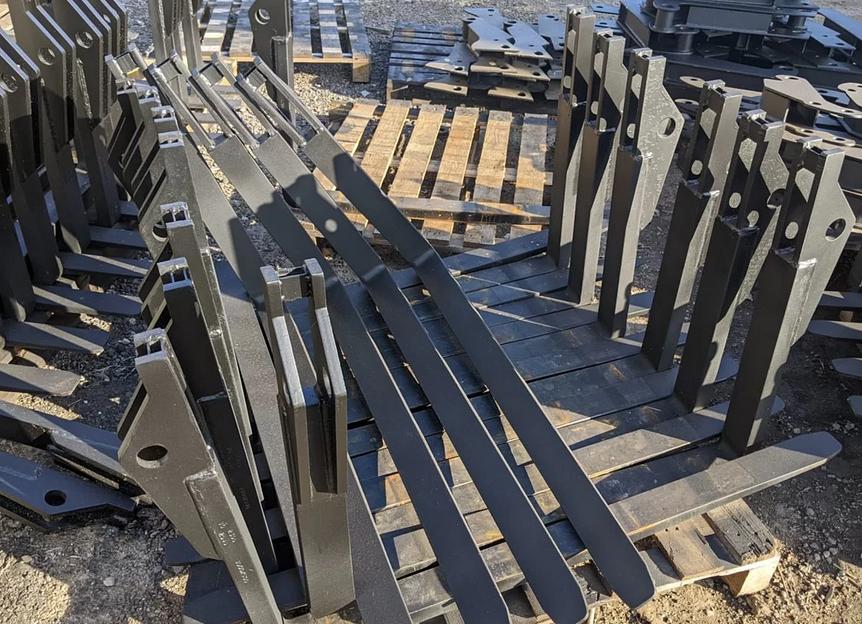 Вилы на мини погрузчик и экскаватор-погрузчик фото 1