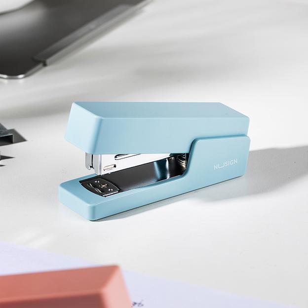 Степлер Deli NS084-BL Nusign 24/6 26/6 (20листов) синий 100скоб коробка фото 7