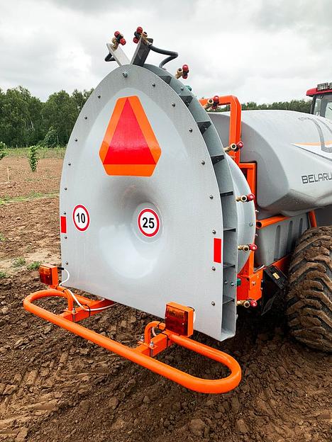 Опрыскиватель прицепной садовый «Зубр» 2000 л. с приставкой П1 «Пирамида» фото 9