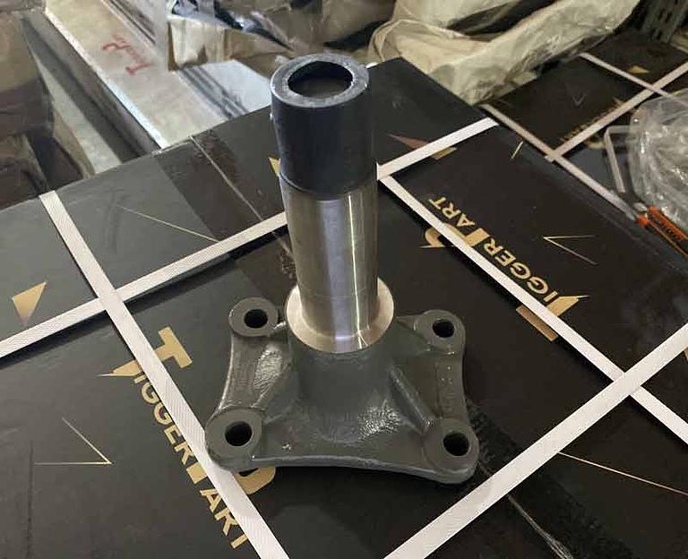 Кронштейн крпления рычага (маятника) 8х4 HOWO T5G WG9931477050 TiggerPart фото 1